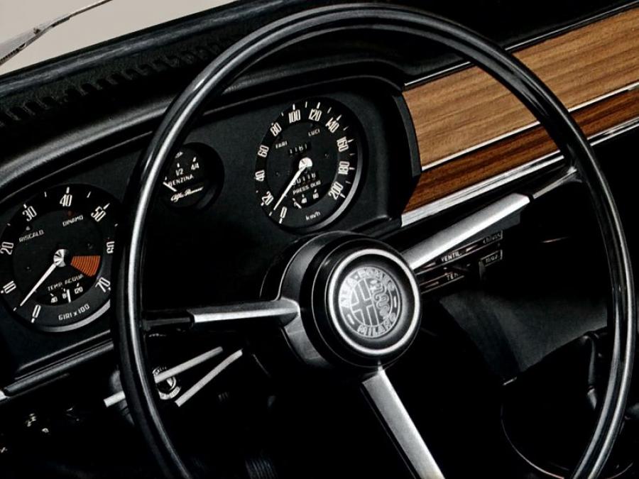Панель приборов Alfa Romeo Giulia 1300 ti (105.39) 1968 года  (фото 3 из 3)